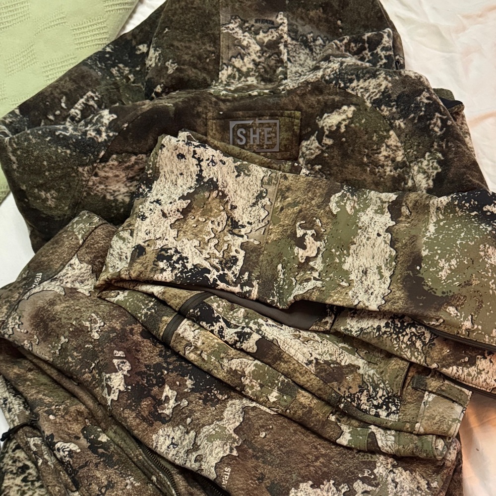 SHE Bass Pro Shops Hooded Jacket and Pants Set - heavyweight